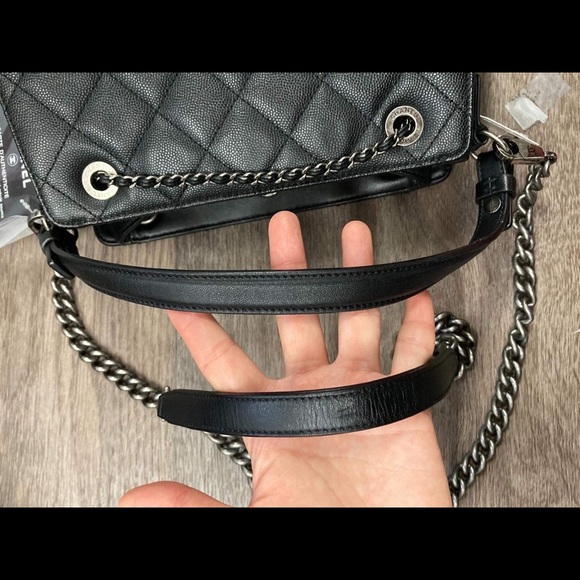Chanel Caviar crossbody bag - Picture 7 of 14